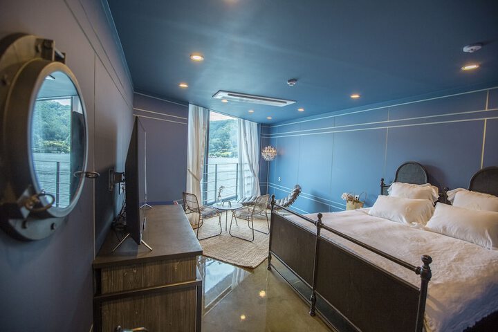 Room 15 of 77