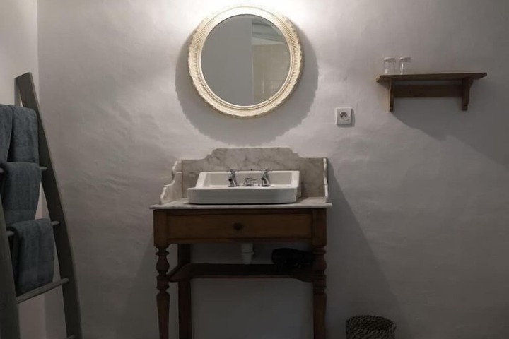 Room 16 of 28