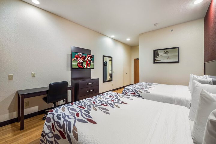 2 Queen Beds (6 of 11)