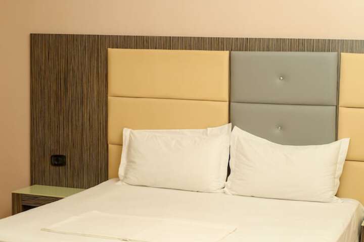 Room 27 of 218