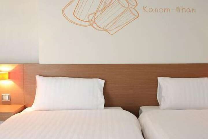 Room 7 of 32