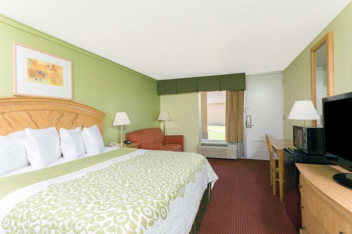 1 King Bed (26 of 31)