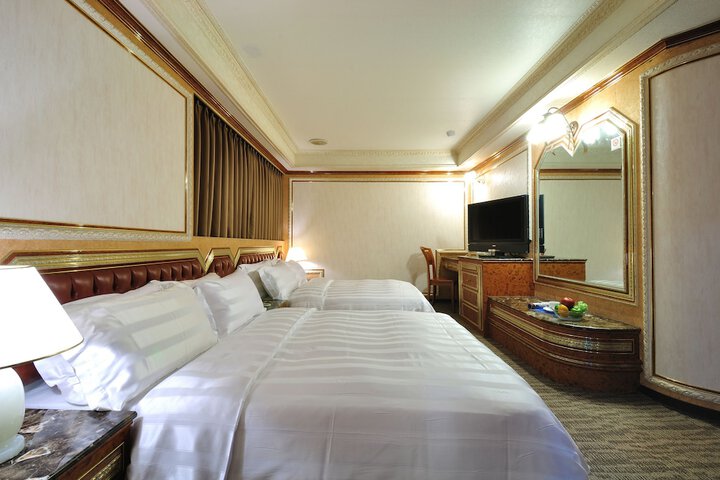 Room 6 of 34