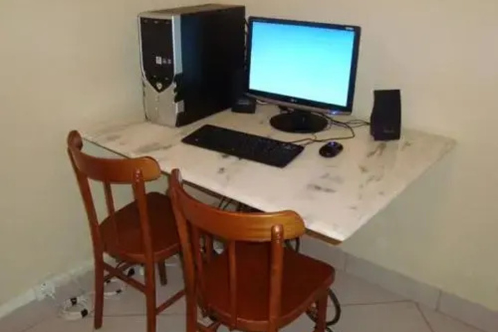 Room 5 of 10