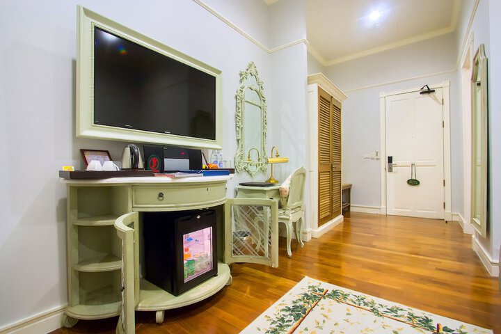 Room 16 of 228