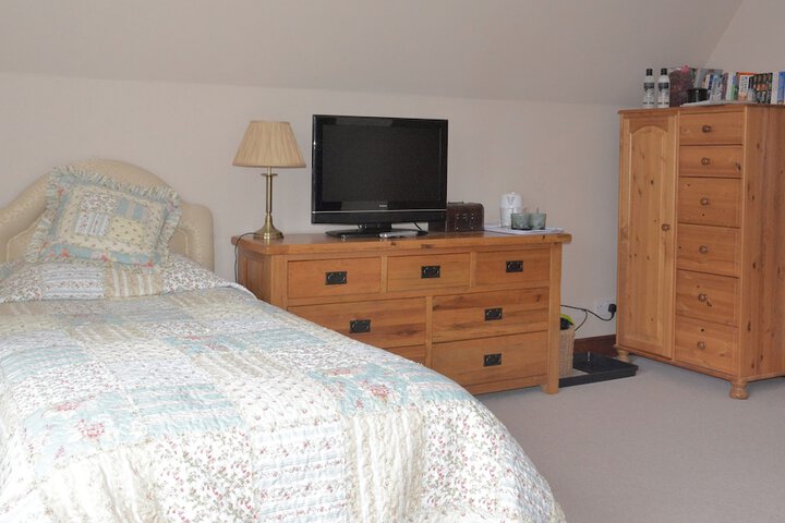 Room 8 of 12