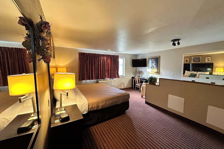 1 King Bed (4 of 16)
