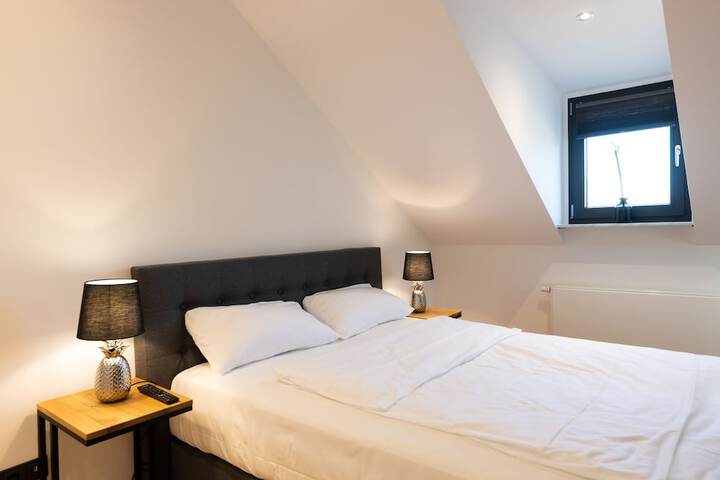 Room 4 of 34