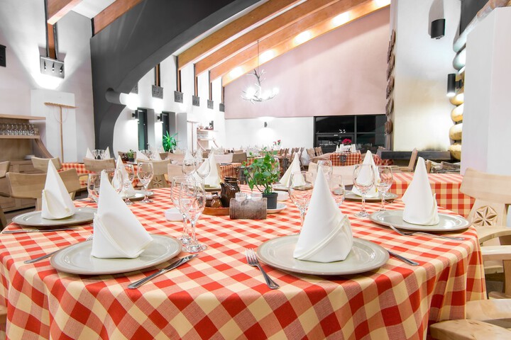 Dining 120 of 144