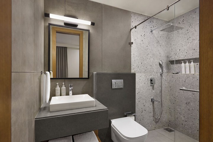 Room 8 of 25