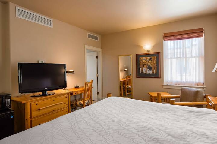 Room 15 of 28