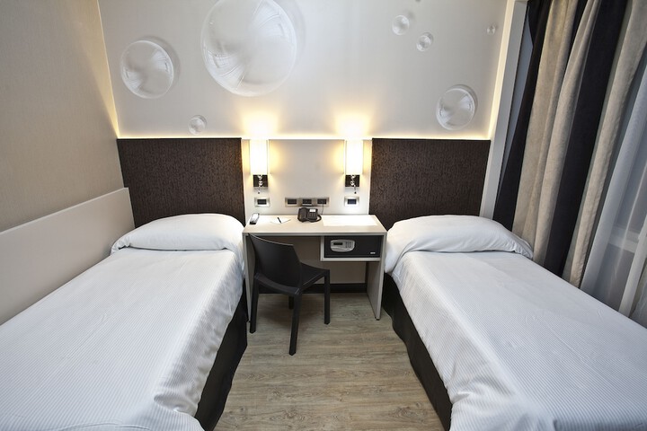 Room 10 of 41