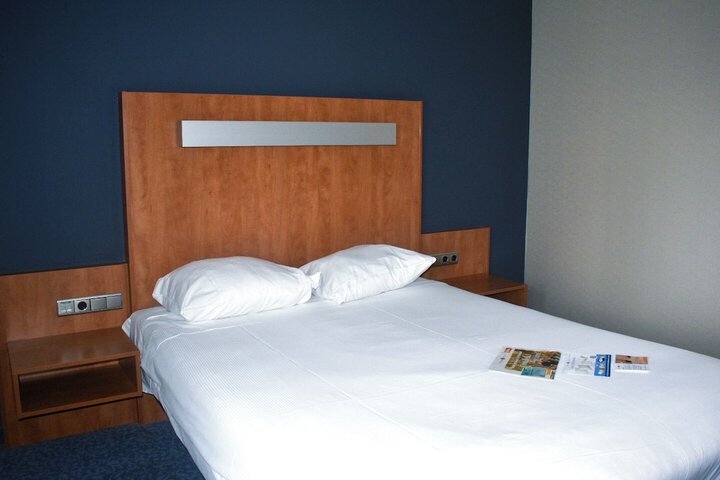Room 32 of 50