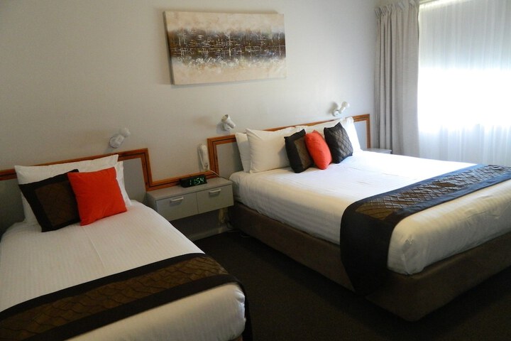 Room 4 of 37