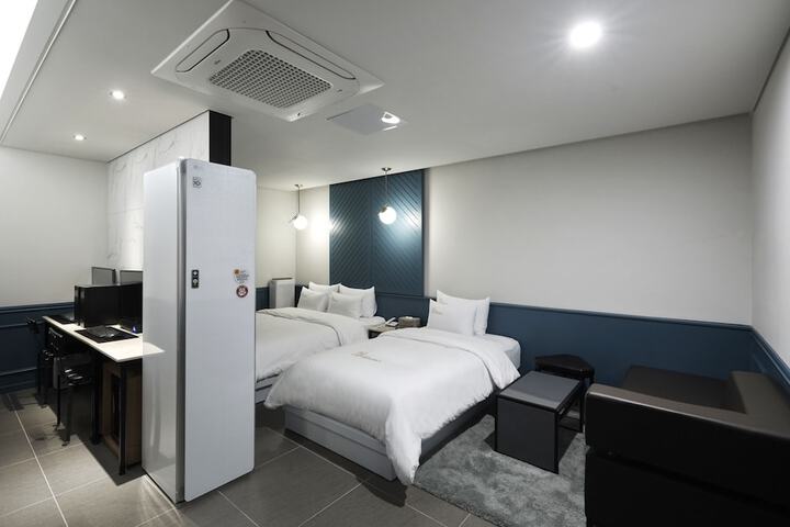 Room 15 of 110