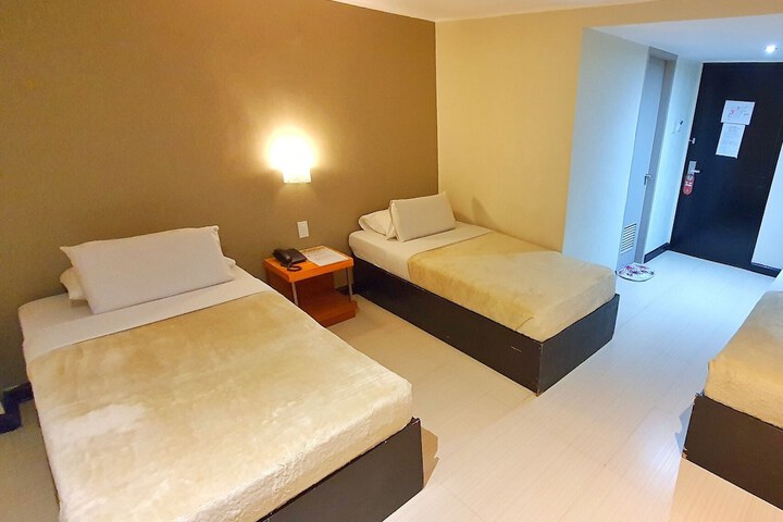 Room 11 of 44