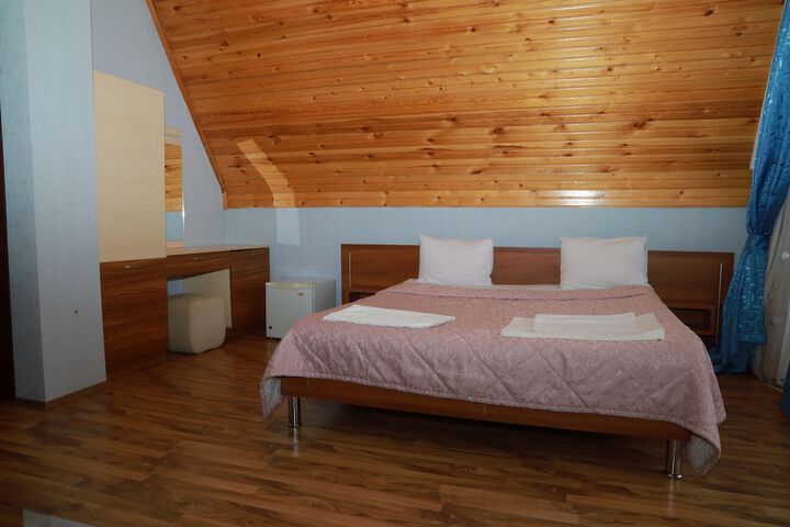 Room 2 of 21