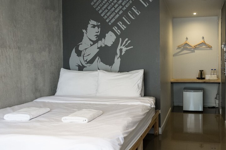 Room 19 of 100