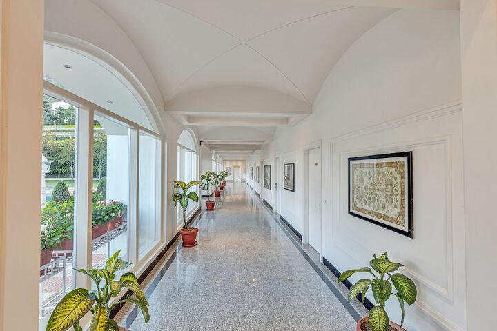 Ballroom/Hall 28 of 48
