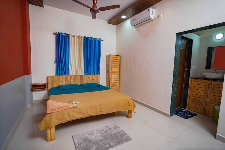 Room 5 of 15