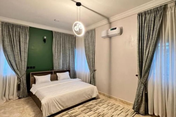 Room 9 of 46