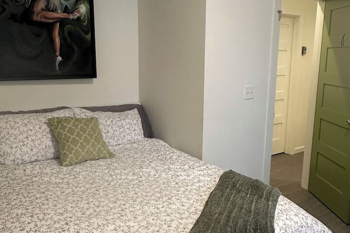 Room 11 of 25