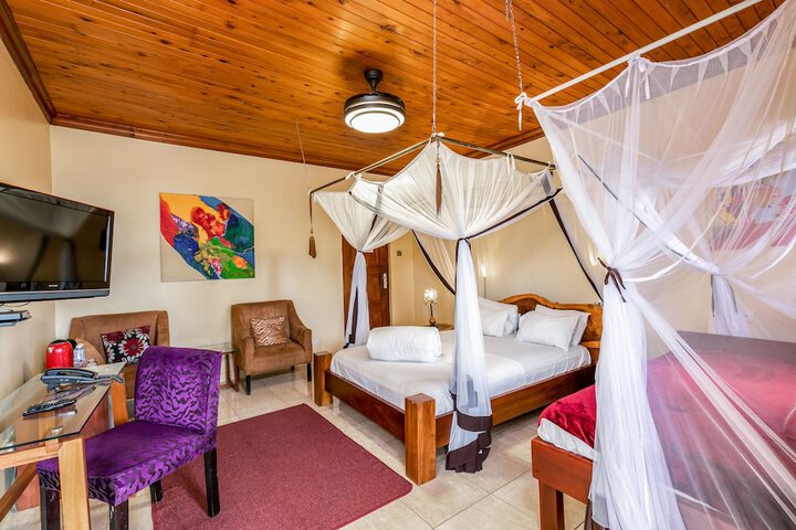 Room 4 of 36