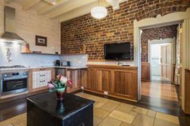 Old Bank Boutique Hotel