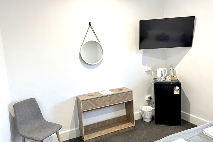 Room 2 of 9