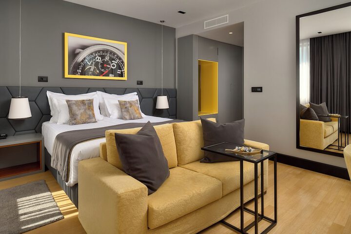 Room 11 of 66