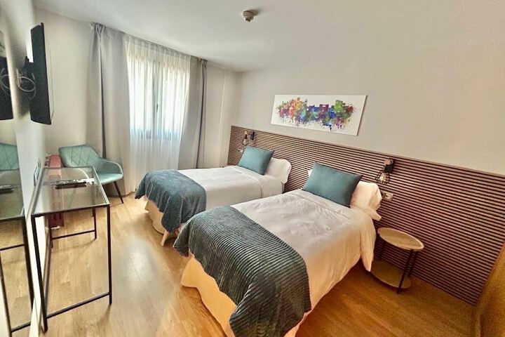 Room 9 of 80