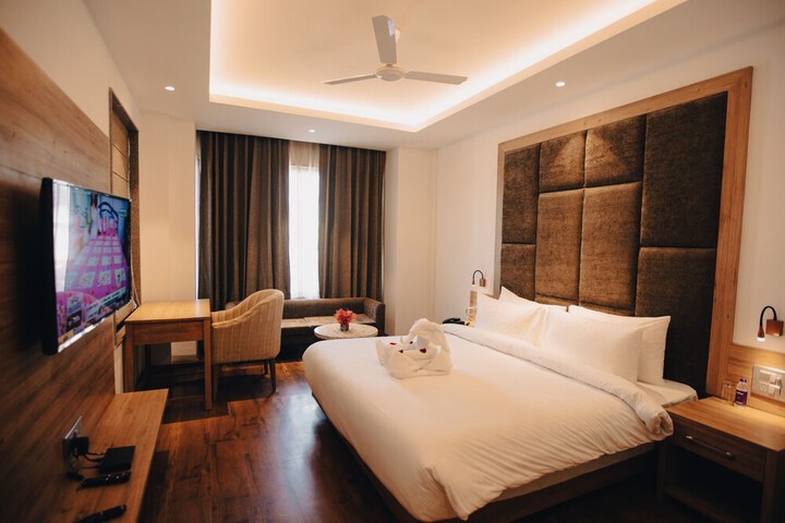 Room 8 of 37
