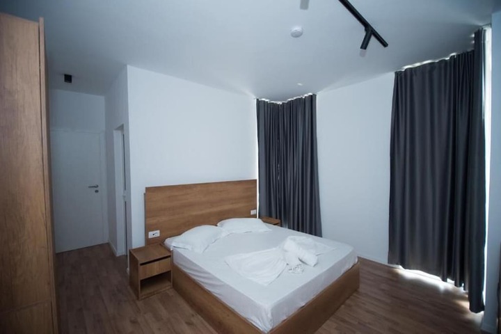 Room 2 of 34