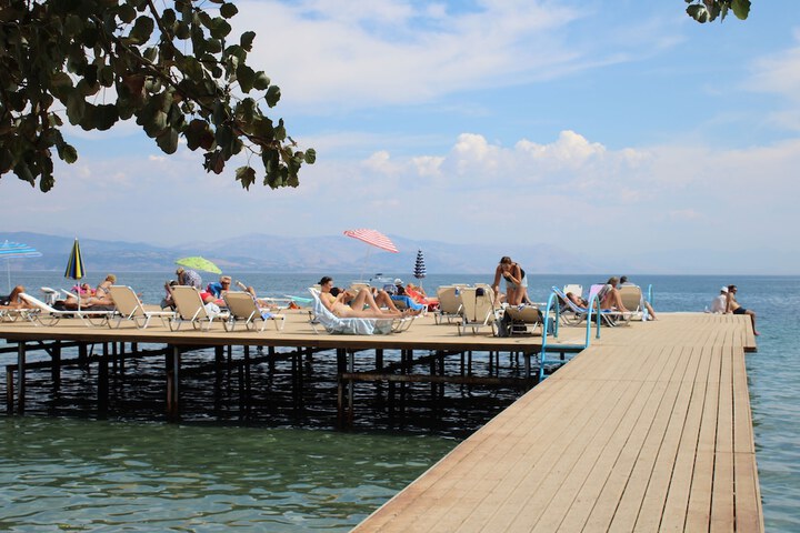 Sundeck 52 of 67