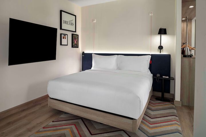 Room 7 of 13