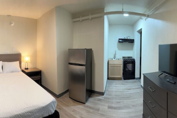 1 Full Bed Deluxe Studio Suite (10 of 16)