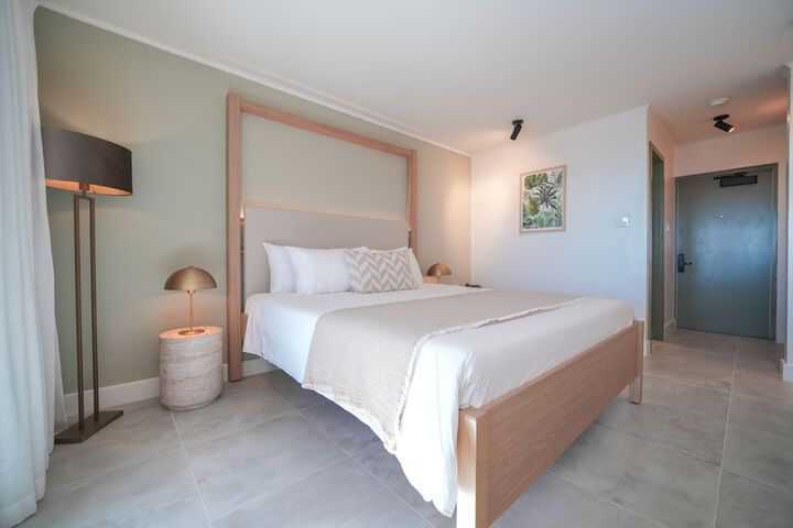 Room 4 of 28