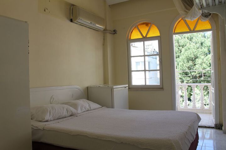 Room 4 of 28