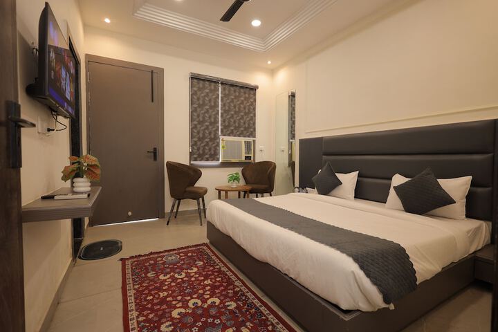 Room 4 of 24