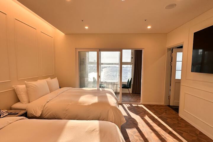 Room 27 of 140