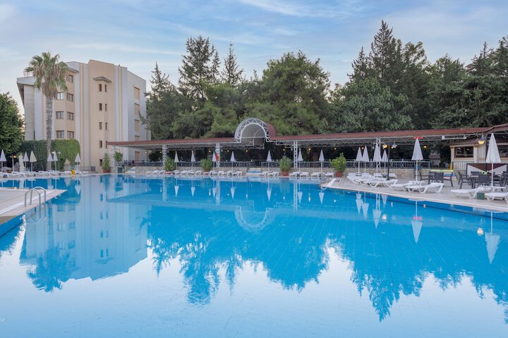 Hotel Pool