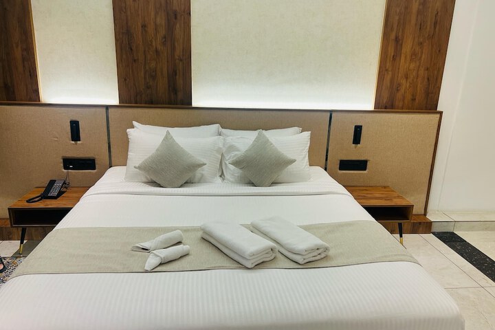 Room 12 of 24