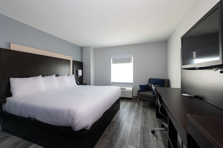 Room 13 of 20
