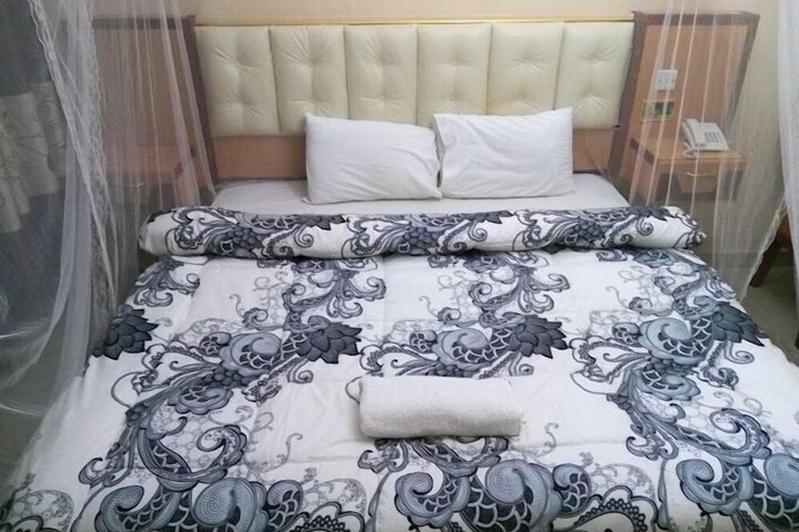 Room 10 of 68