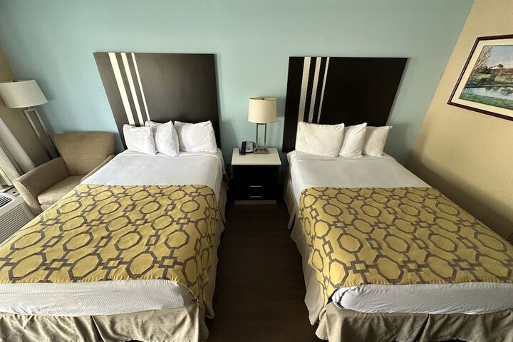 2 Double Beds (22 of 25)