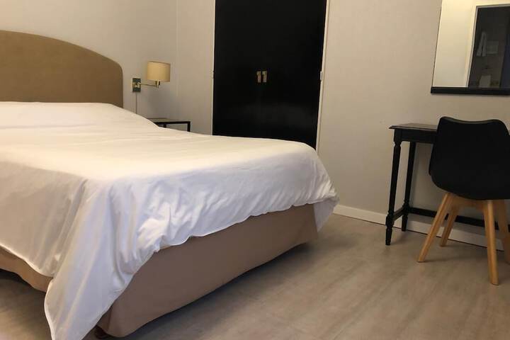 Room 18 of 37