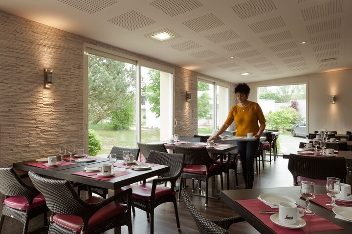 Dining 17 of 35