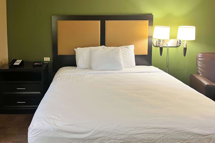 Room 3 of 28