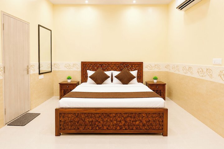 Hotel Shyama Shyam Dham Near Prem Mandir
