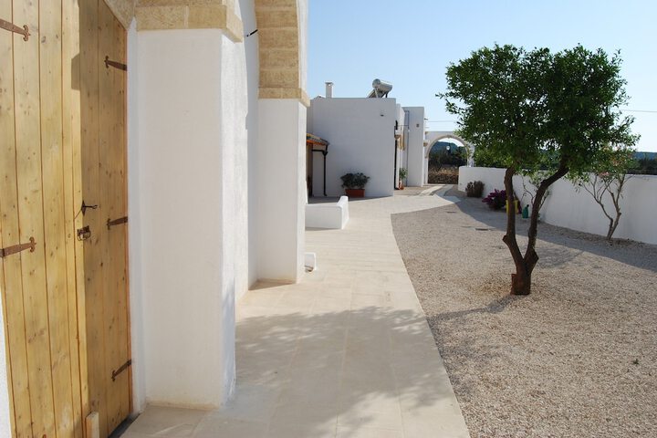 Hotel Exterior 33 of 40